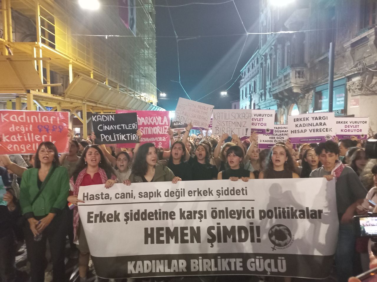 Kadınlar Birlikte Güçlü,
